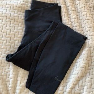 Never worn high waisted Nike leggings with back pocket dry fit